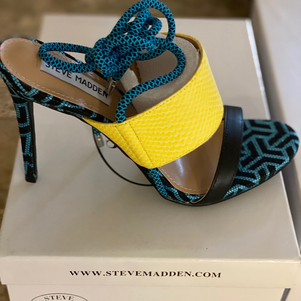 Steve Madden Brand New Shoes size 8